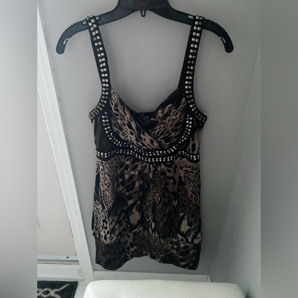 Le chateau - Leopard studded camisole with stability band at the bottom 🐆💛🖤